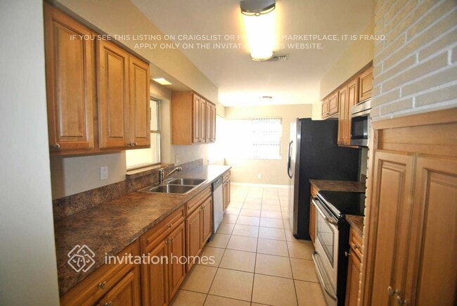 Building Photo - 921 E Hawthorne Cir