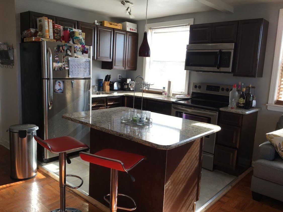 Primary Photo - 3051 Glenview St