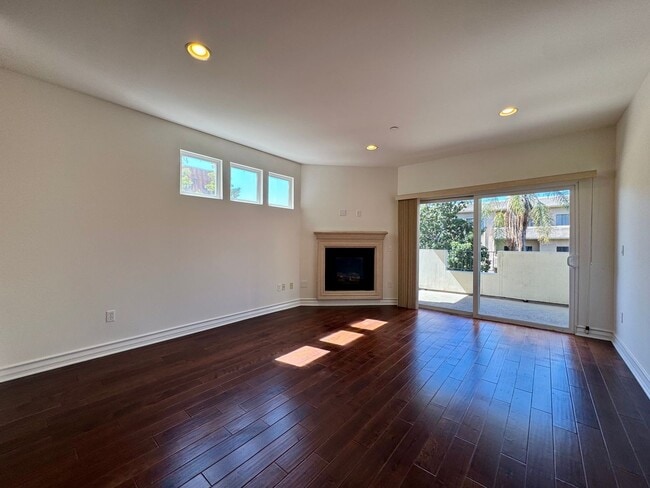 Building Photo - Prime West LA Location! West Facing Ready ...