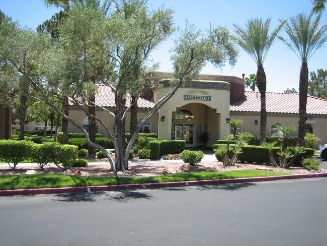 Foto del edificio - NICE CONDO, 3 BEDROOMS, 2 FULL BATHS, NEW ...