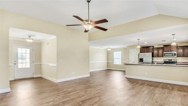 Foto del edificio - Reserve Now!