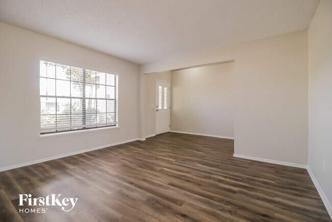 Foto del edificio - 2416 Lackland Dr