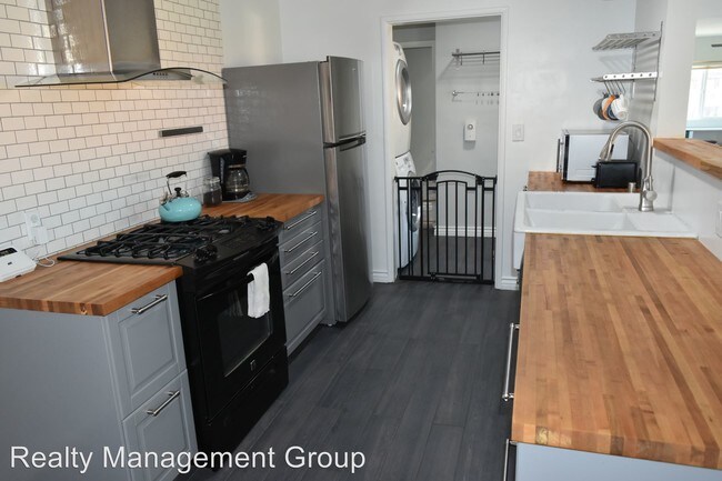 Building Photo - 3 br, 1.5 bath House - 6148 Nagel St