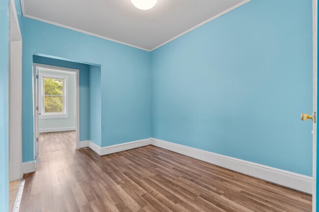 Foto del edificio - 122 Mallory Ave
