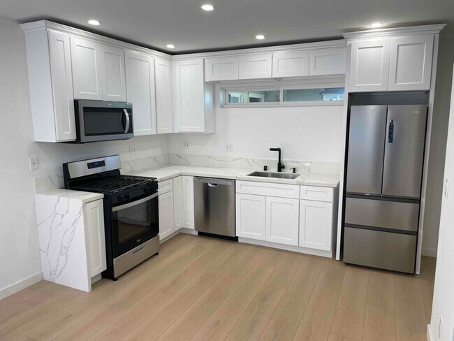 Building Photo - 6916 McLaren Ave