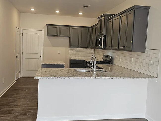 Building Photo - 98 Windover Wy