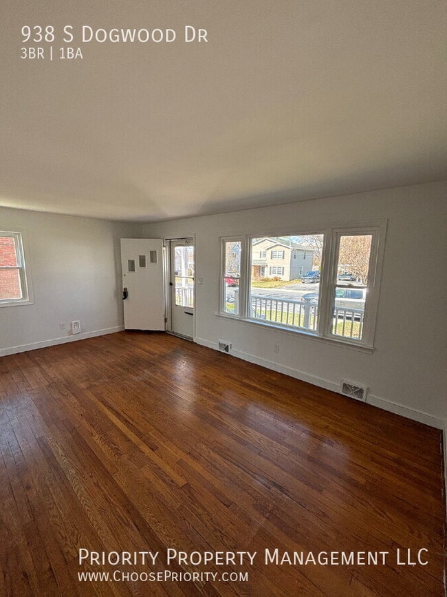 Building Photo - 938 S Dogwood Dr