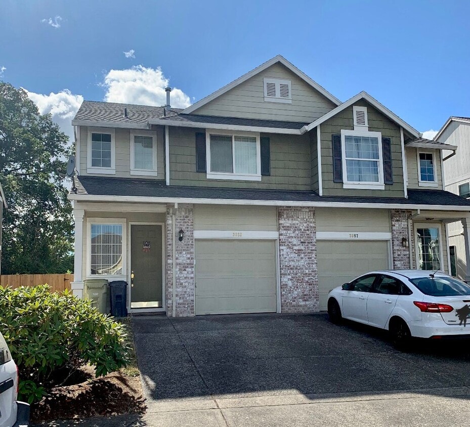 Building Photo - Charming 3 BD · 2.5 BA Condo | Located In ...