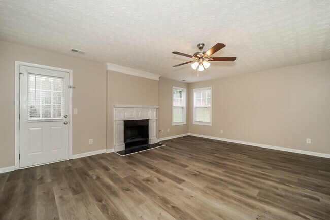 Building Photo - 208 Arbor Creek Dr