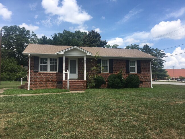 Building Photo - 701 Ikes Rd Unit A