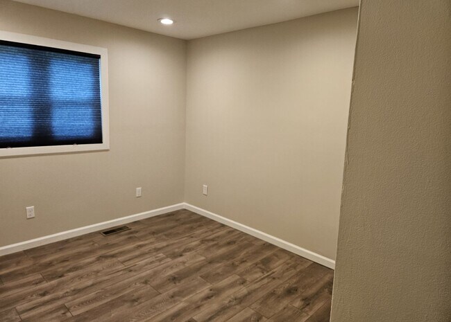 Building Photo - *Knoxville 37915 - 3 bedroom, 2 bath home - Contact Brad Croisdale (865) 805-9964