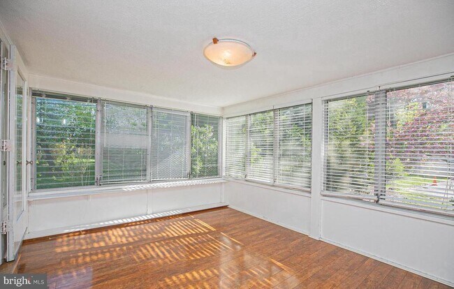 Foto del edificio - 526 Williams Rd