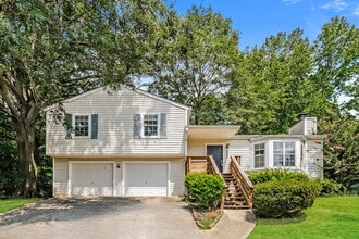 Building Photo - 6000 Brookside Ln SE