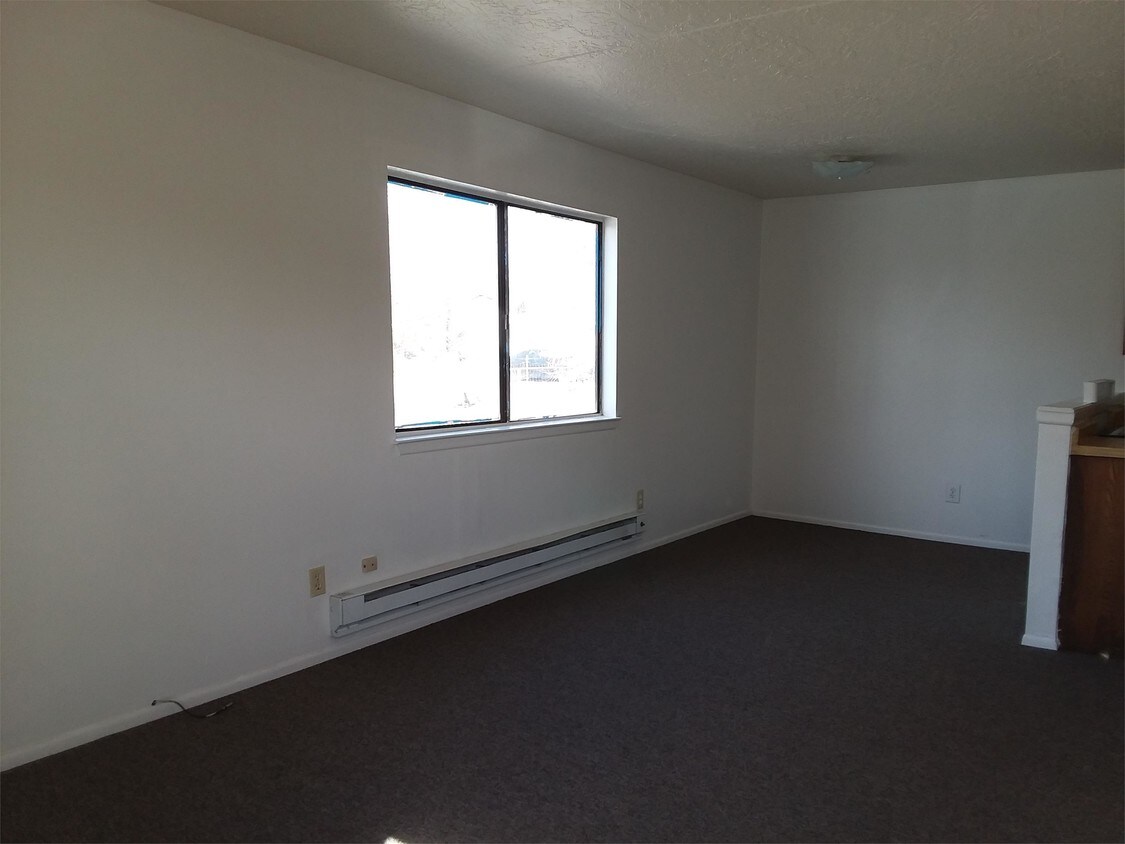 Primary Photo - 310 E Comanche St