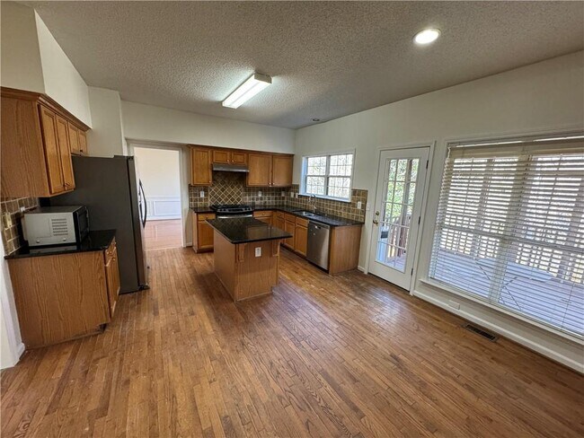 Building Photo - 525 Tammany Pointe