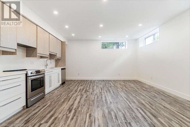 Building Photo - 29 Hadrian Dr