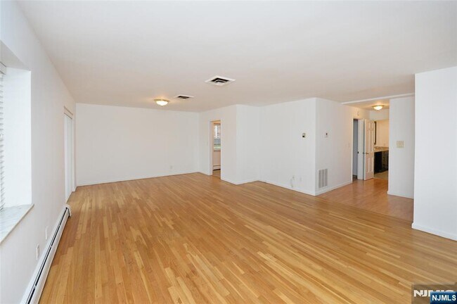 Building Photo - 20-30-30 Ridge Rd