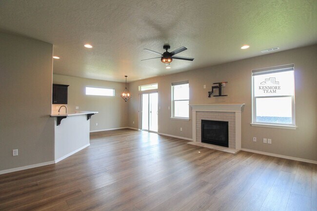 Building Photo - 545 Marysville Way