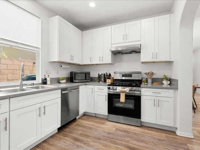 Building Photo - 121 Alhambra