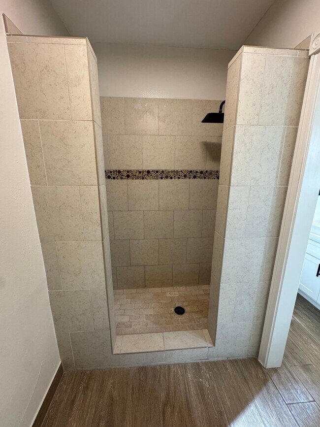 Foto del edificio - 568 Lomas Santa Fe Dr