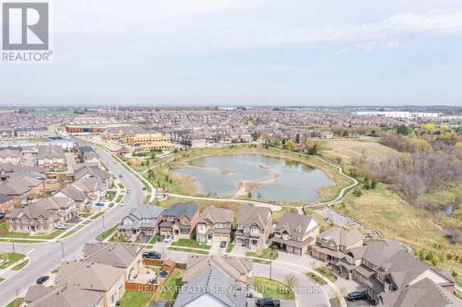 Building Photo - 2 Falling Leaf Dr