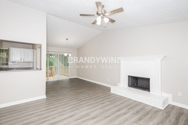 Foto del edificio - 6445 Emerald Pointe Cir