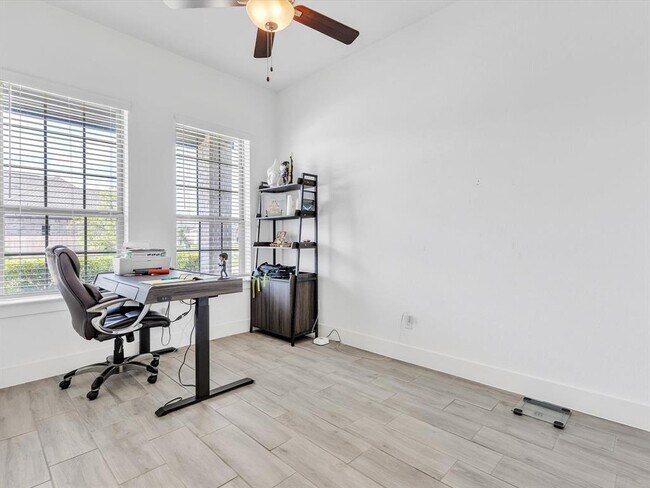Building Photo - 10718 Hidden Rock Dr