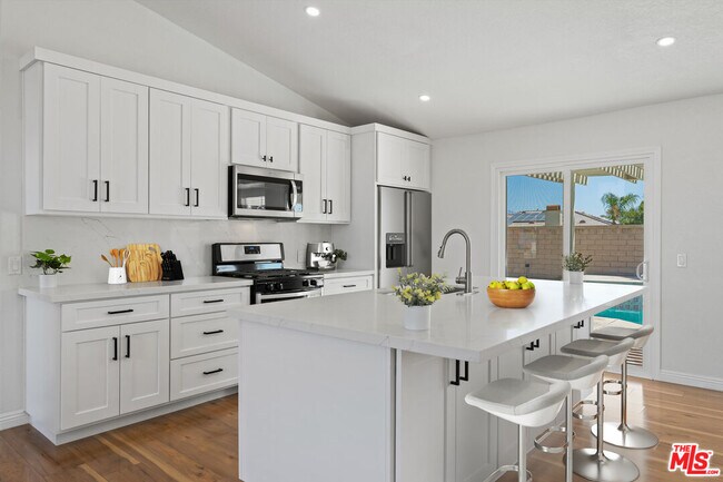 Foto del edificio - 30488 Colonial Dr