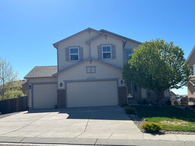 Building Photo - 4 Bedroom Home close to Peterson SFB