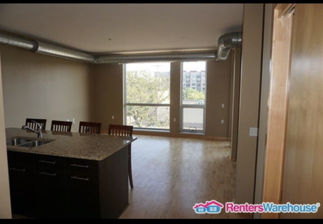 Primary Photo - 1211 Lagoon Ave