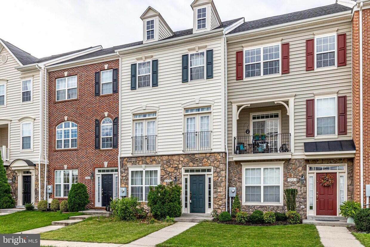 42425 Redstone Terrace, Ashburn, VA 20148 Townhome Rentals in Ashburn