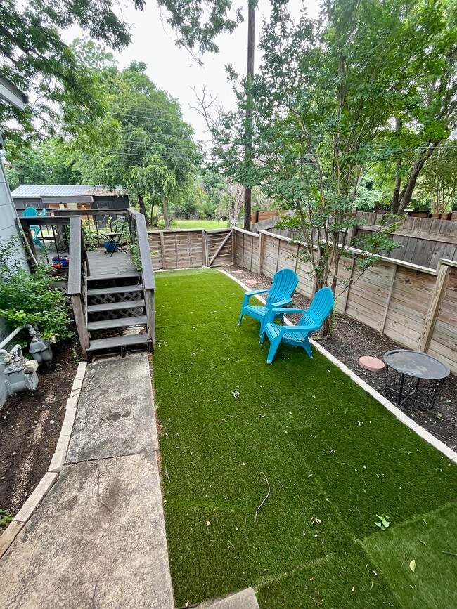Charming Side Yard - 1410 Ulit Ave