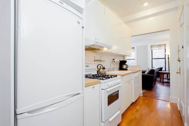 Foto del edificio - 337 E 82nd St