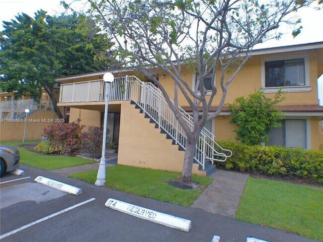 Foto del edificio - 430 NW 214th St