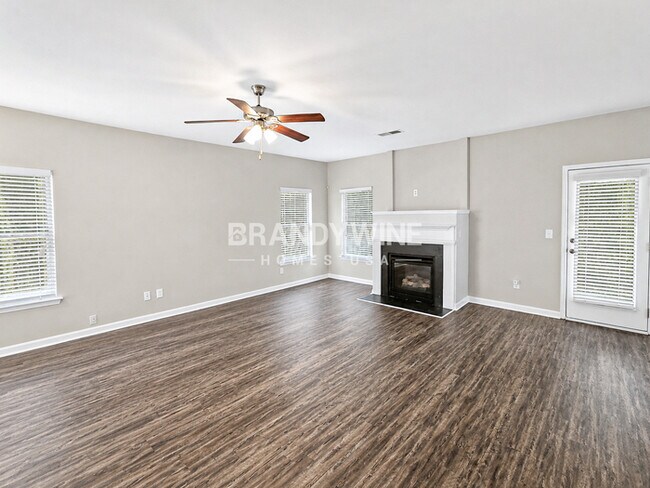 Foto del edificio - 2456 Quincy Loop