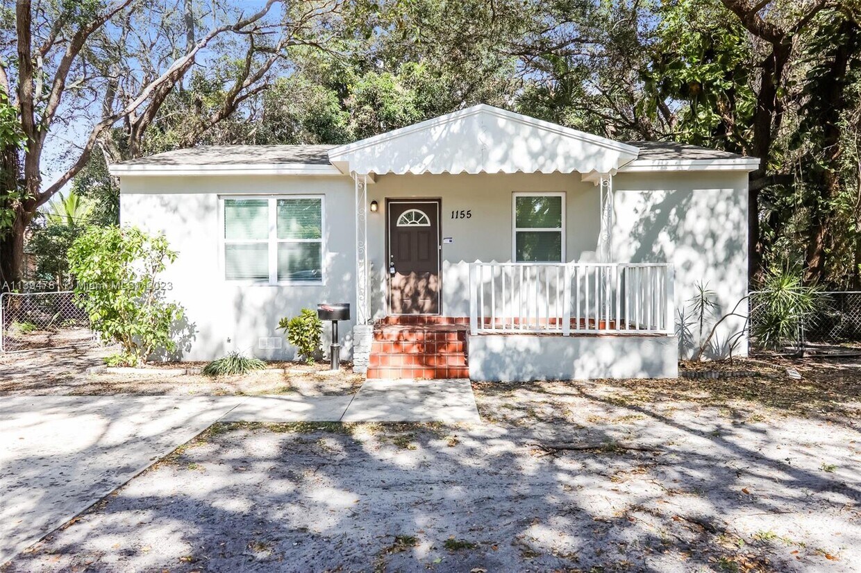 Primary Photo - 1155 NE 133rd St