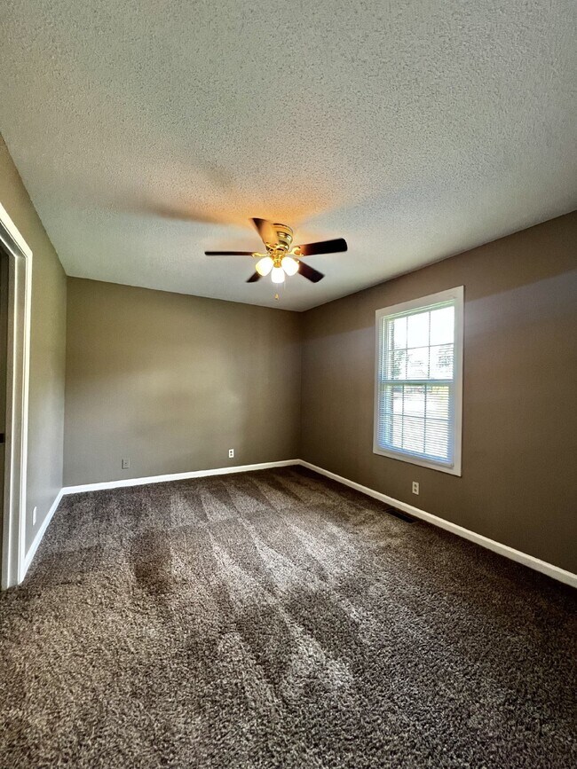Building Photo - 3427 Oak Lawn Dr