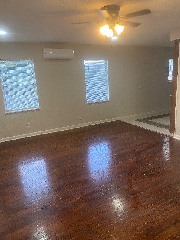 Photo - 1930 W Dallas St Apartment