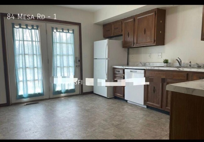 Foto del edificio - 84 Mesa Rd