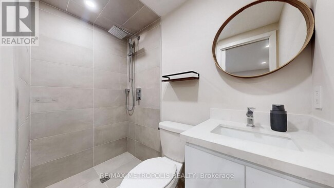 Photo du bâtiment - 640 Lansdowne Dr