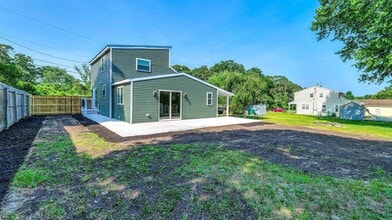 Building Photo - 700 E Brook Ln
