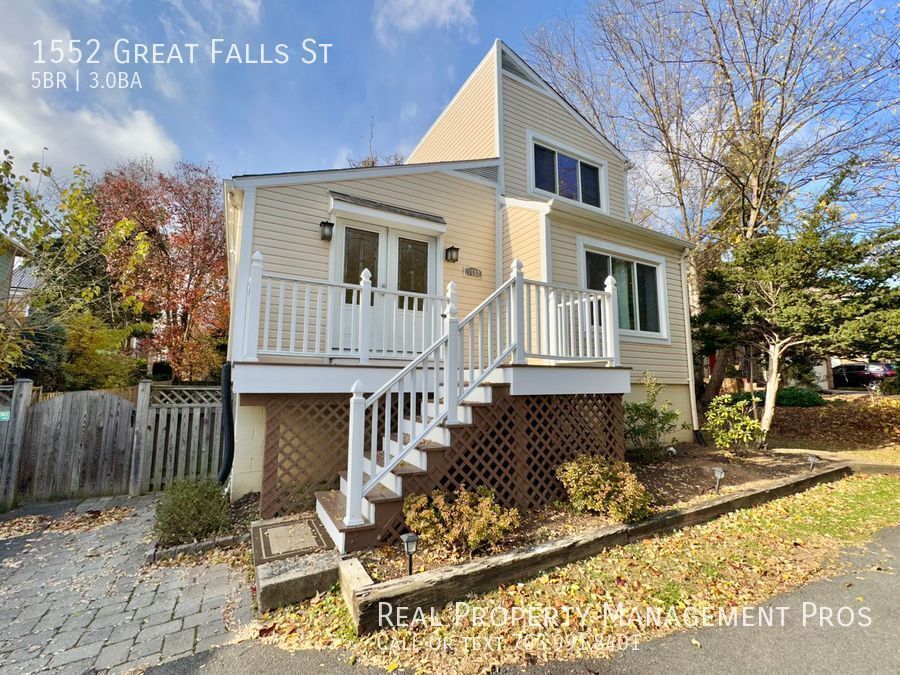 Foto principal - Bright & Beautiful McLean Home- Walk to Sh...