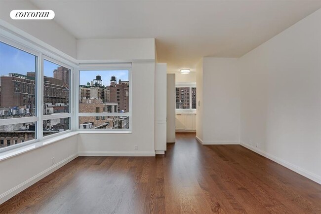 Building Photo - 200 E 94th St
