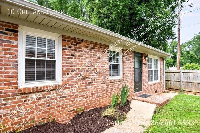 Building Photo - 2 Bedroom 1 Bath Newly Renovated and minut...
