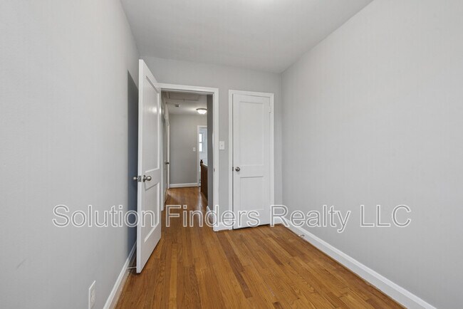 Foto del edificio - 2110 Coralthorn Rd