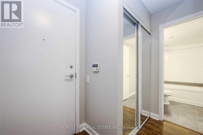 Building Photo - 25 Town Centre Court