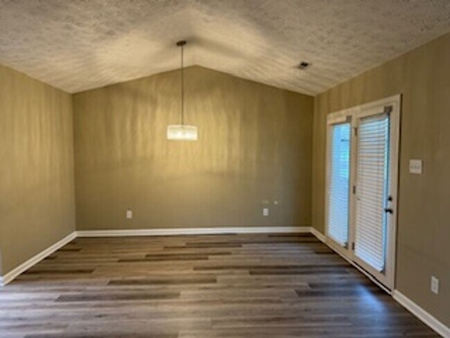 Foto del edificio - Knoxville 37934 - 2 bedroom, 2 bath condo - Contact Susan Niedergeses (865) 300-4722