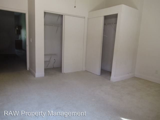 Building Photo - 2408 Glenway Ave