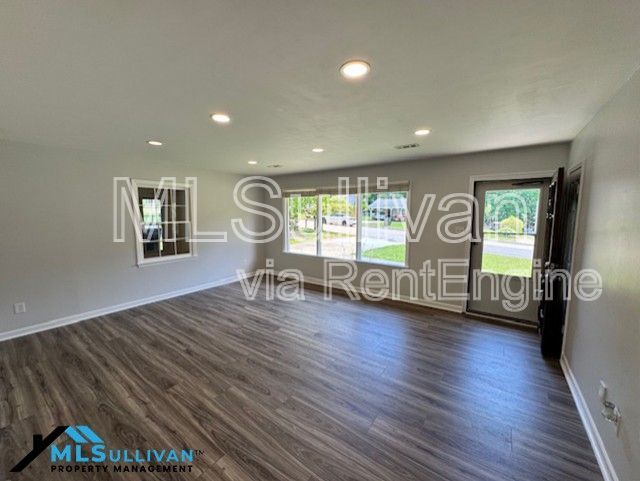 Foto del edificio - 701 Chandler Rd