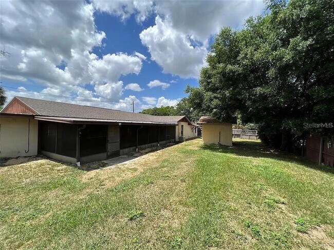 Foto del edificio - 16025 Wallace St